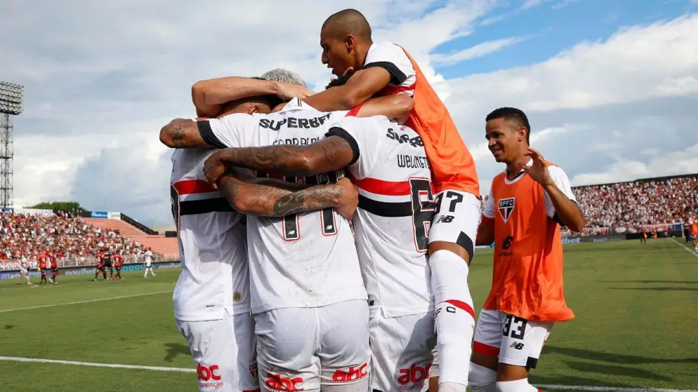São Paulo se classifica para as quartas de final do Paulista com defesa de Aloísio Chulapa
