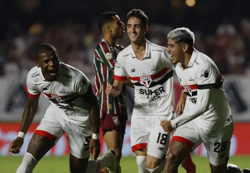 São Paulo vence Fluminense no Morumbi e entra no G6 do Campeonato Brasileiro