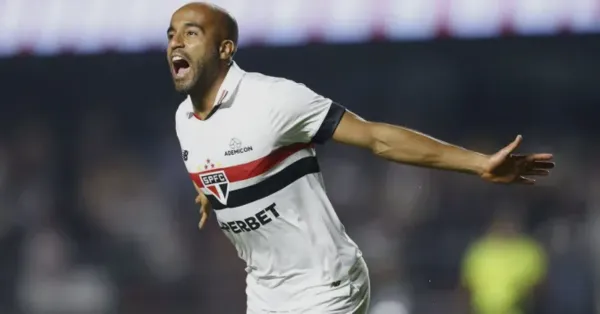 Lucas Moura visita categorias de base do São Paulo e inspira jovens atletas