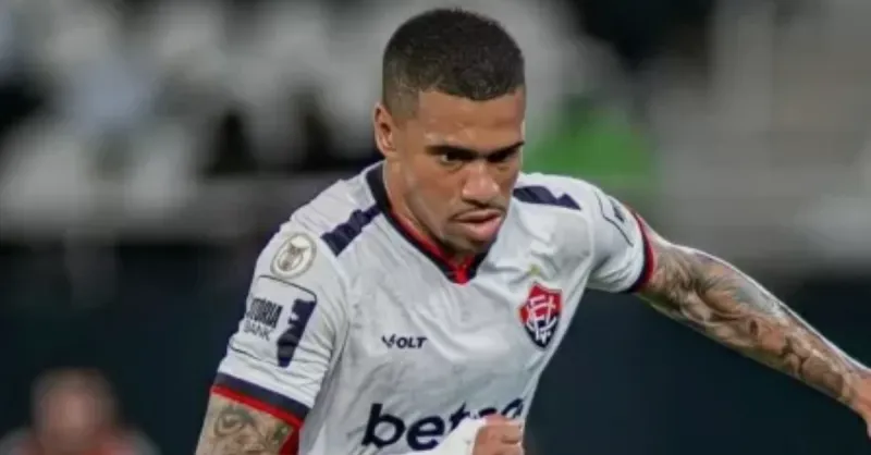 São Paulo Monitora Lucas Esteves: Lateral-Esquerda em Foco para 2025